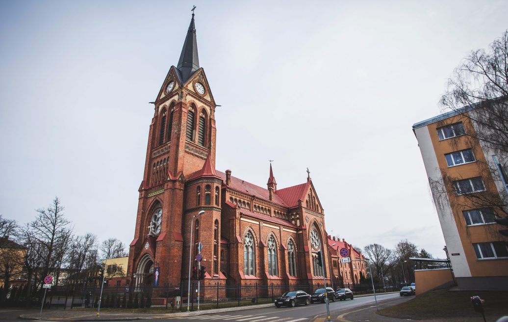 Bezvainīgās Jaunavas Marijas Romas katoļu katedrāle no pilsētas skata