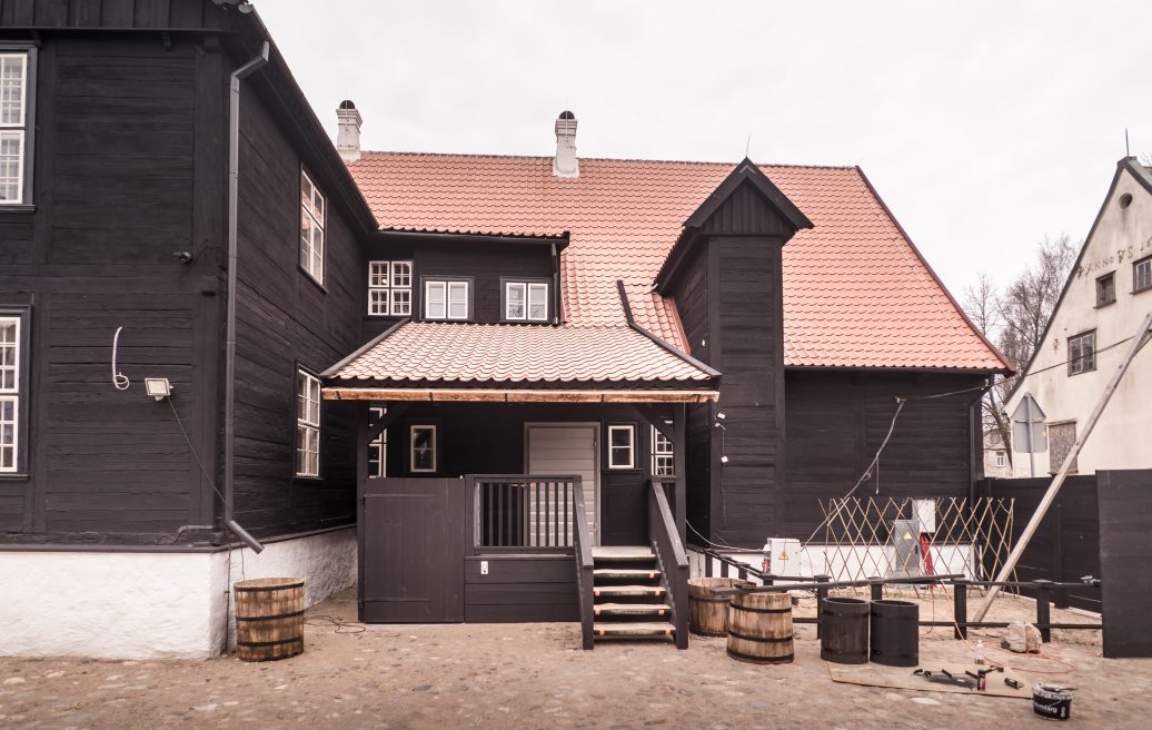 The courtyard of Mrs. Hoyer's guest house with stairs and the entrance door to the guest house