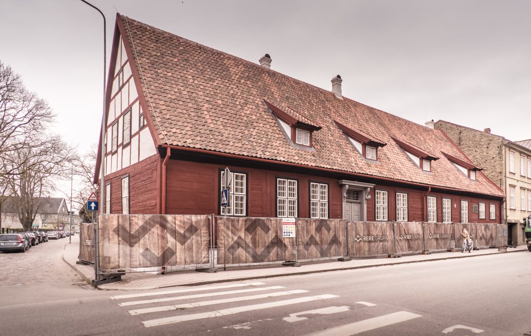 The restored guest house of Mrs. Hoyer from the street view