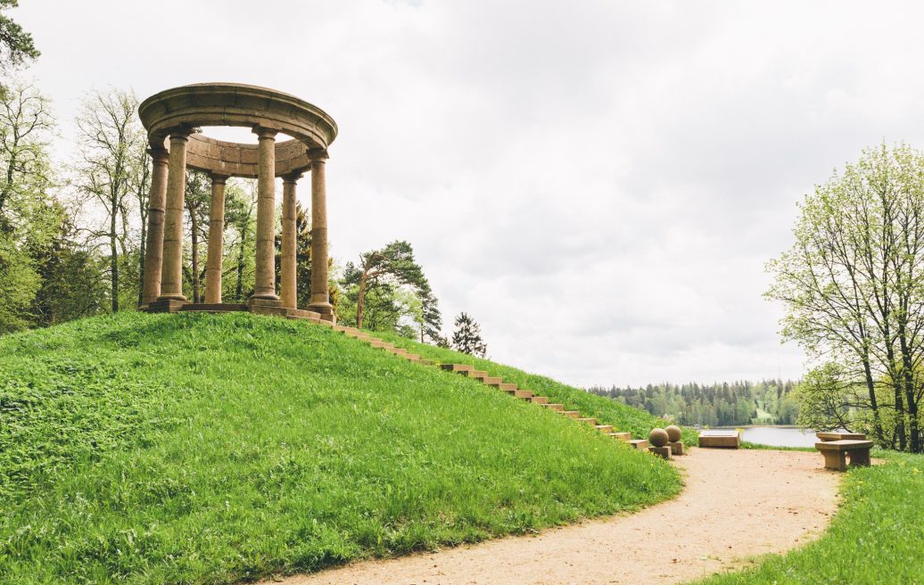 Paviljons – rotonda Tempļakalna parkā Alūksnē