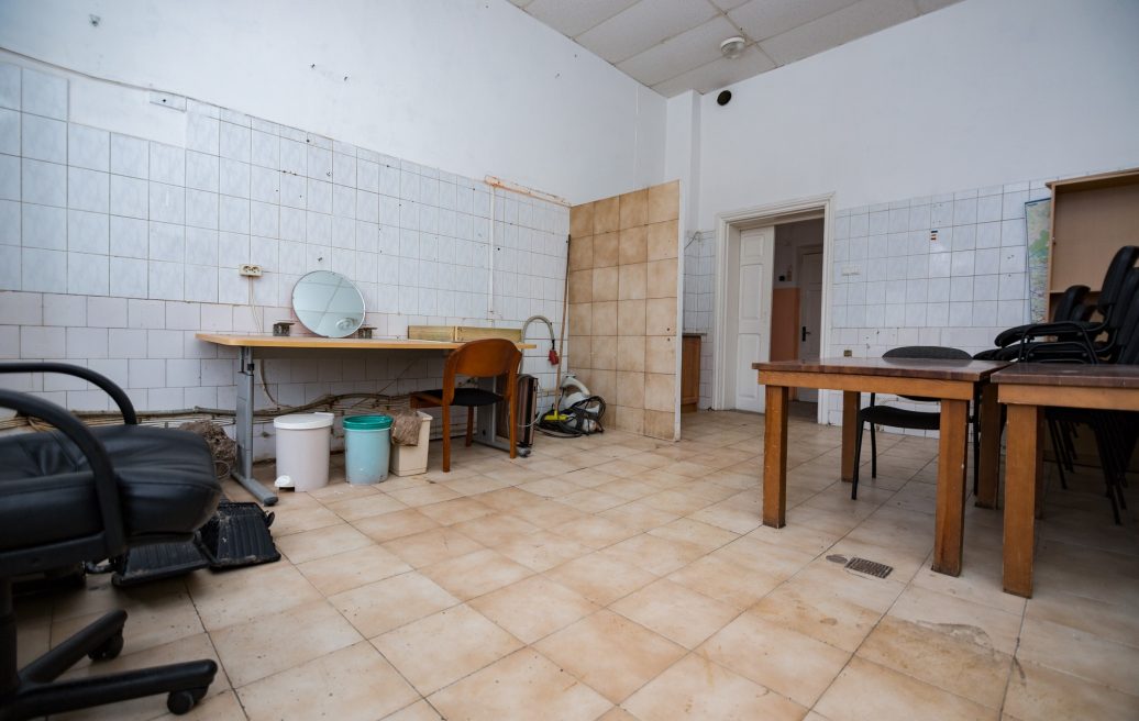 A room in Sigulda's New Castle, the walls and floor of which are tiled