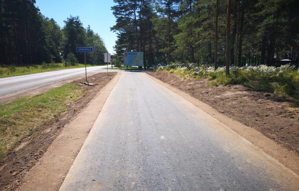 Ventiņu-lībiešu gājēju un velosipēdu celiņš ar Ventspils ceļa zīmi