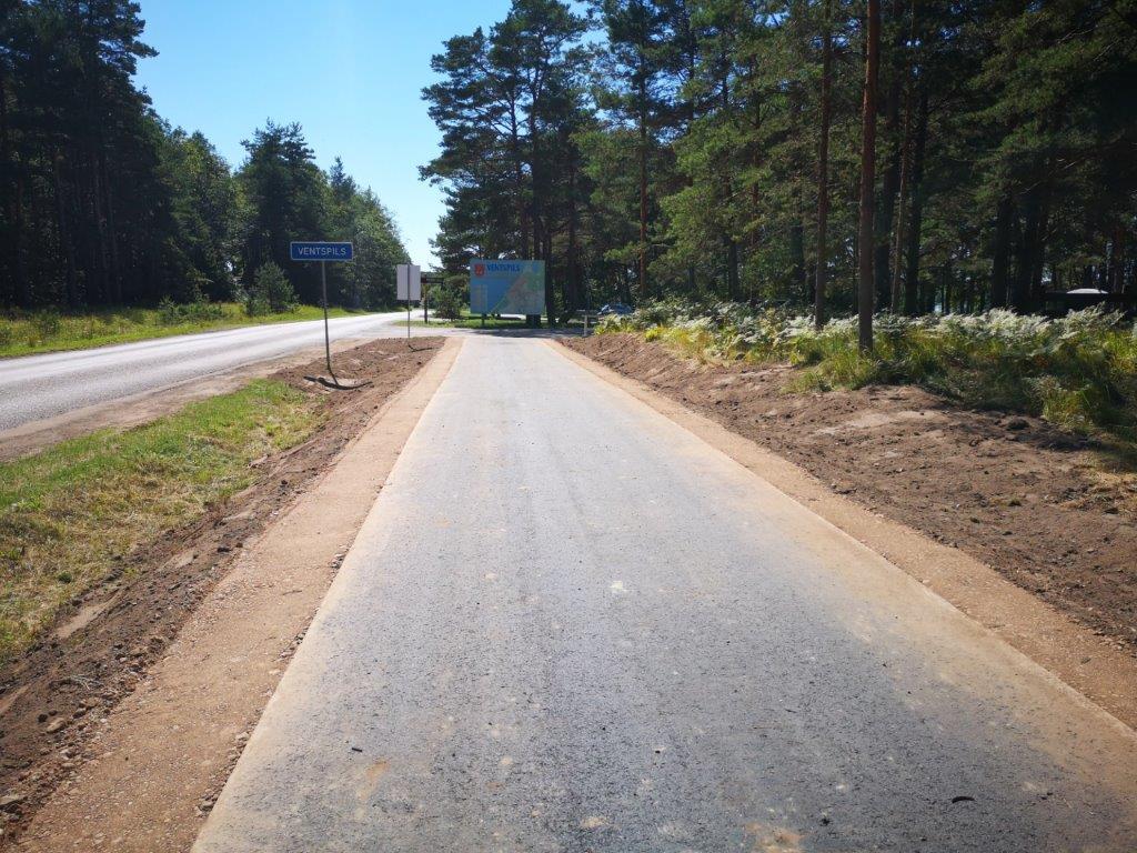 The “Ventiņi-lībieši” Cycle and Foot Path with Ventspils road sign