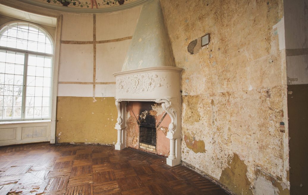 Cesvaines Palace room before reconstruction with partially collapsed walls