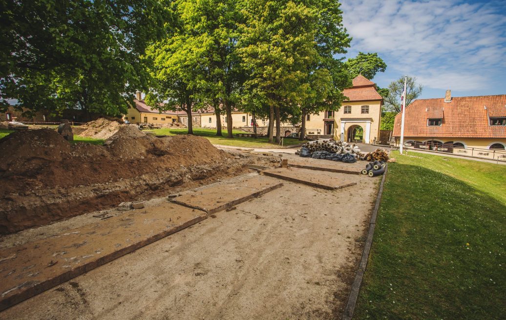 Šlokenbekas muiža atjauno ceļu