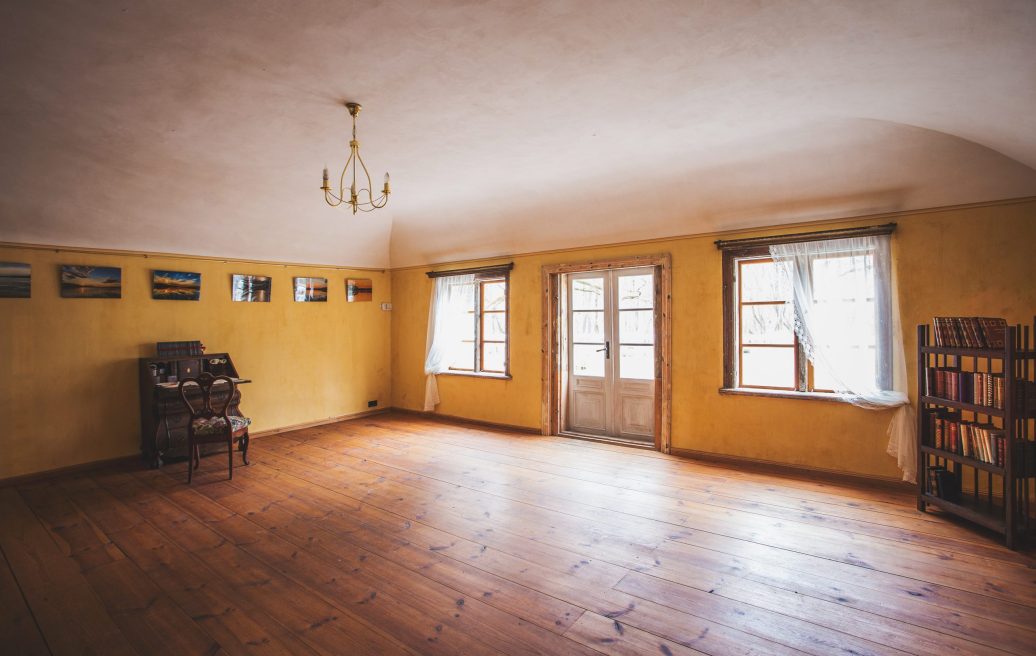 Ungurmuiža room with bookshelf and chest of drawers