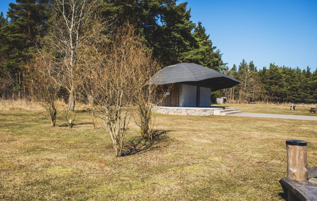 Jūrkalne Nature and Recreation Park “Ugunspļava”, Open-Air Concert Hall “Vējturu nams”