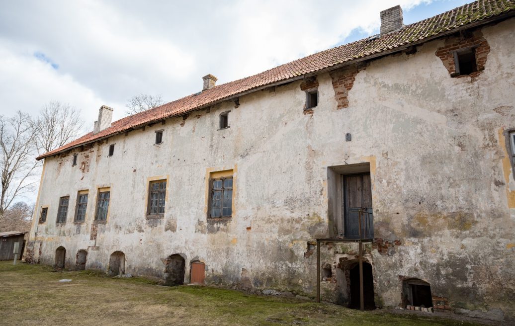 Alsunga Palace from the outside