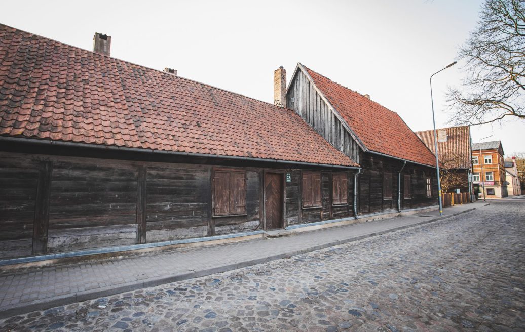 Mrs. Hoyer's guest house before restoration from the side, wooden doors, wooden windows