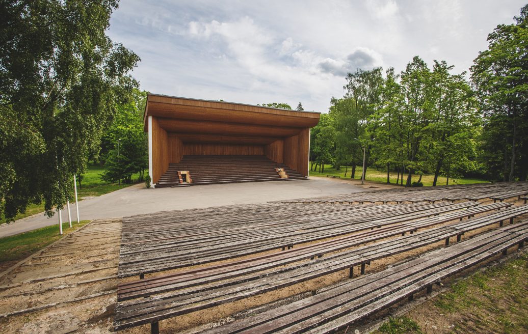 Saulkrasti Neibades park stage before improvement works