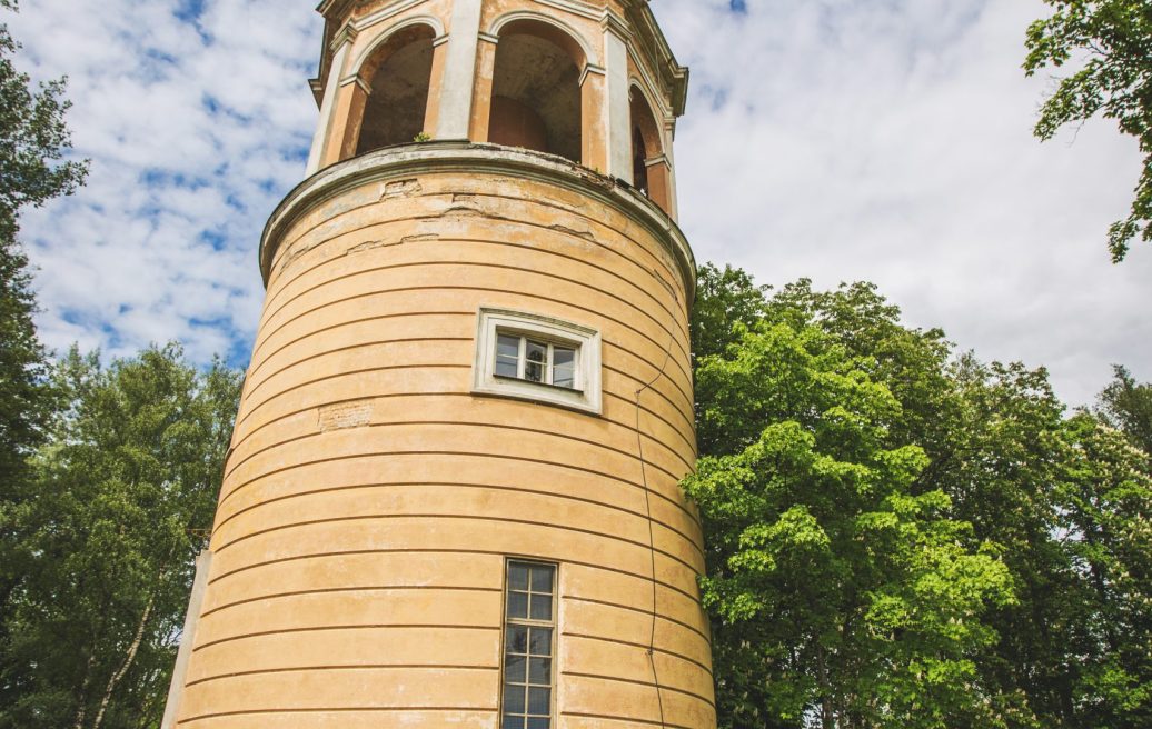 Ķemeri water tower from the outside before reconstruction