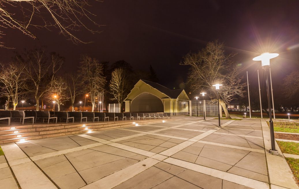 Melluži stage under night lighting