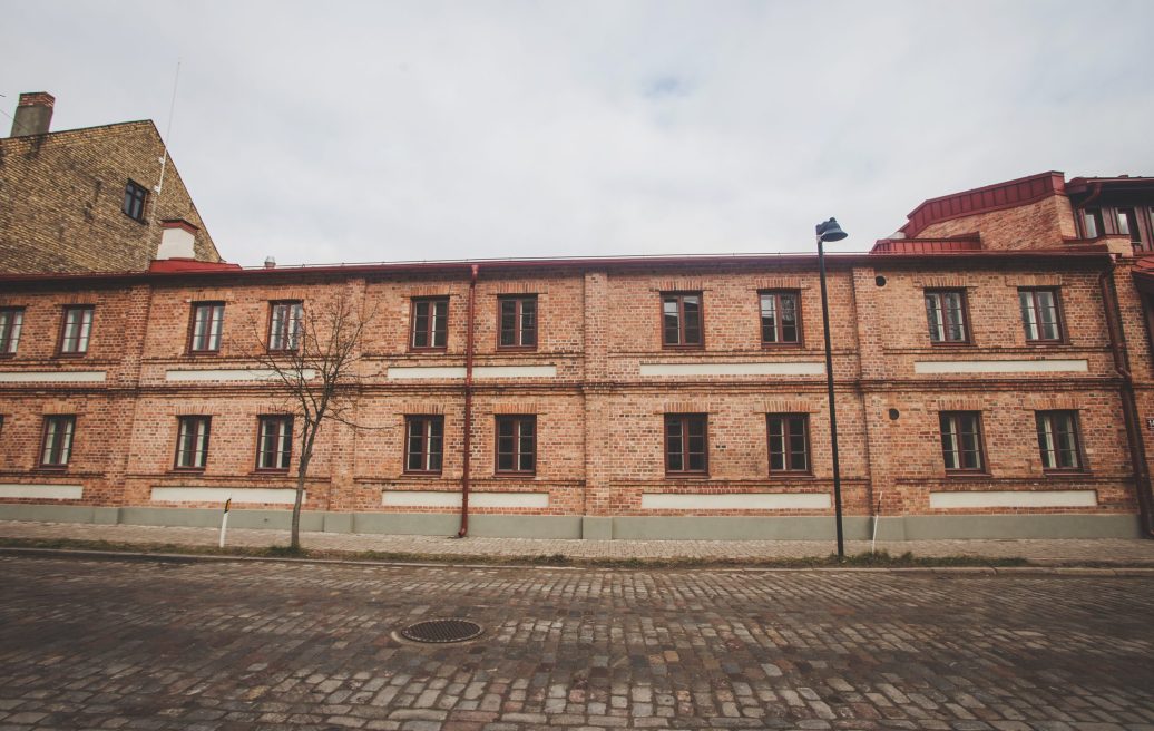 Jelgavas Vecpilsētas kvartāla ķieģeļu ēkas skats