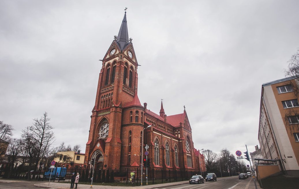 Bezvainīgās Jaunavas Marijas Romas katoļu katedrāle no pilsētas skata