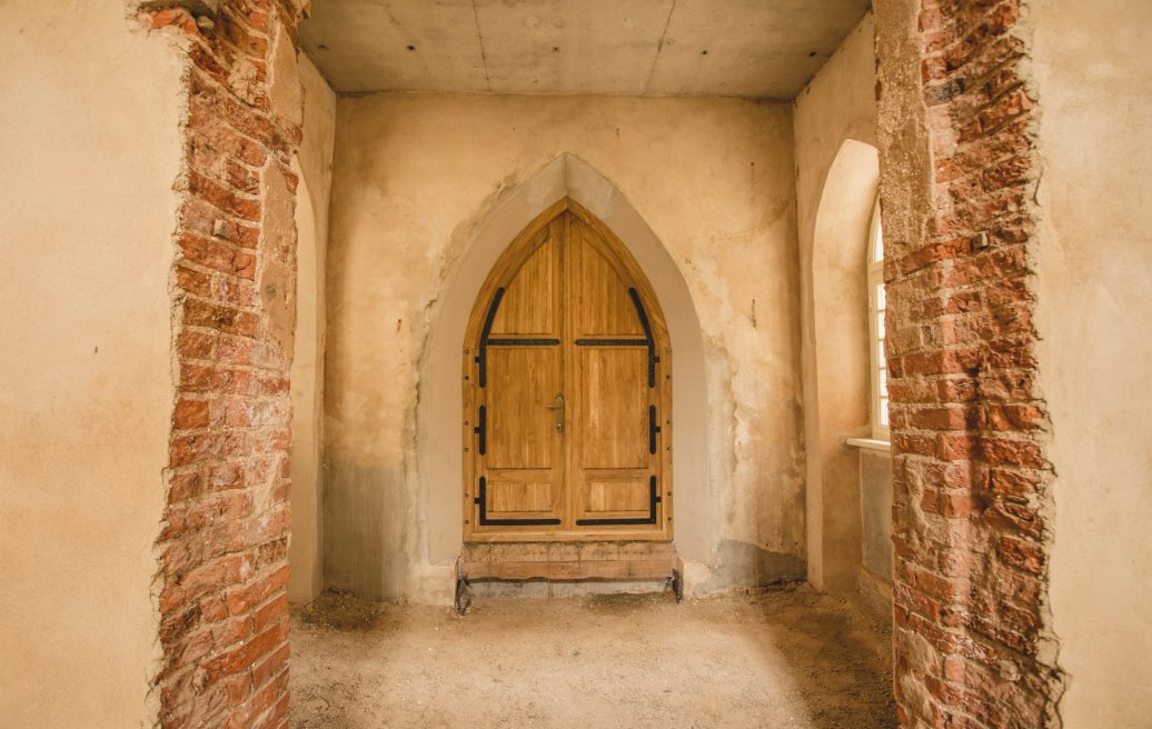 The door of the Preiļi manor building