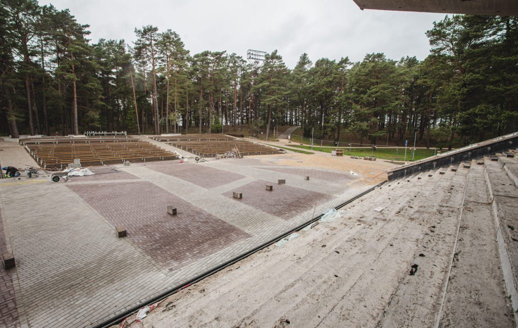 Salacgrīvas Zvejnieku parka estrāde renovācijas laikā