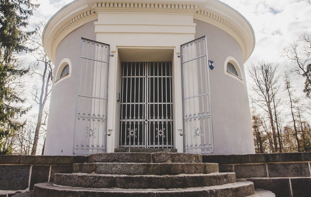 Entrance to the mausoleum of the Vietinghoff Family