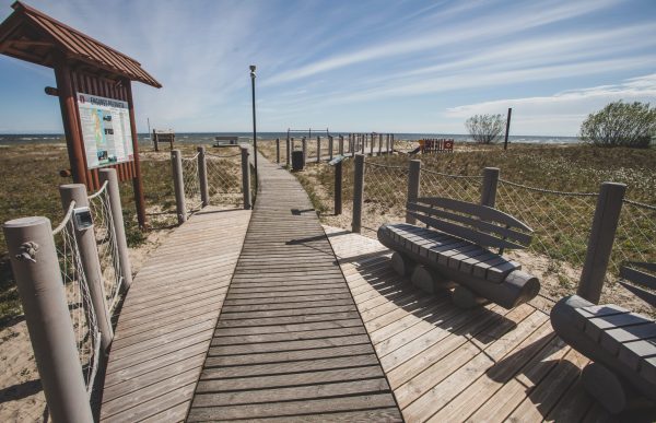 Engure Beach information board, seats and sea view