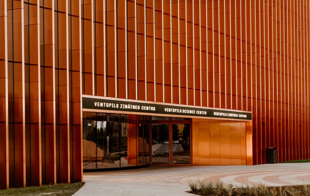 The entrance door of the Vizium Science Center