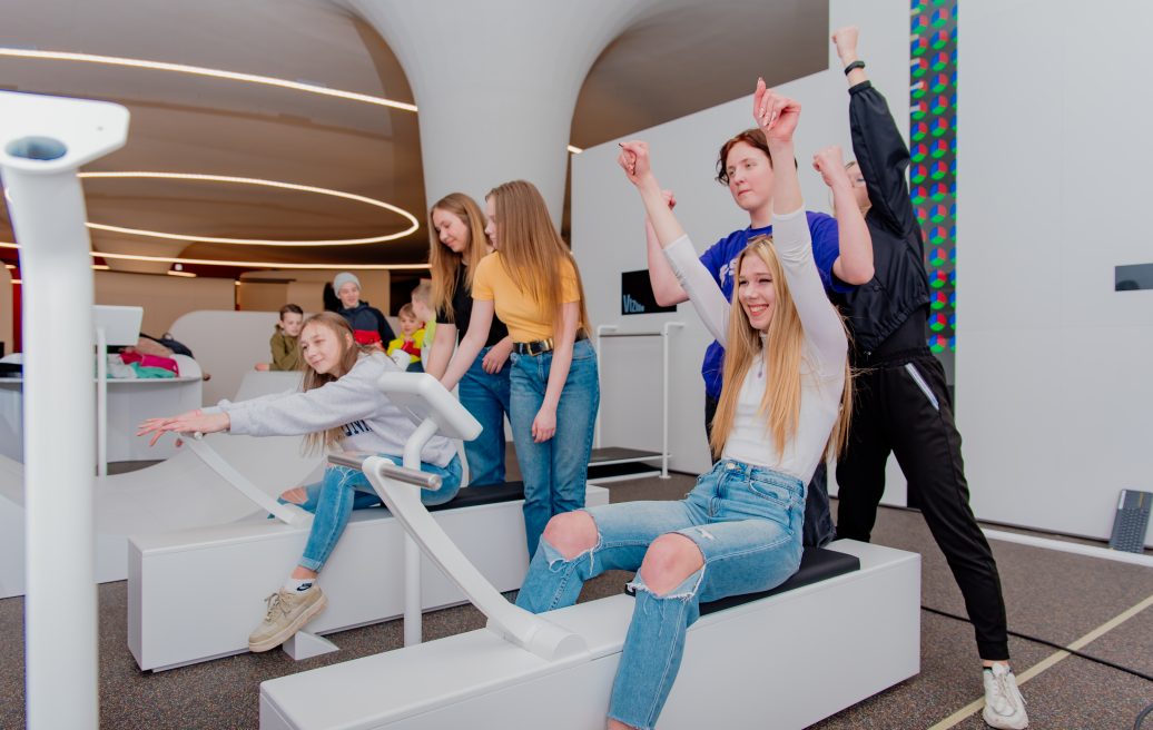 Students visiting the Vizium Science Center